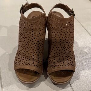 Universal Thread Brown Peep-Toe Sandals